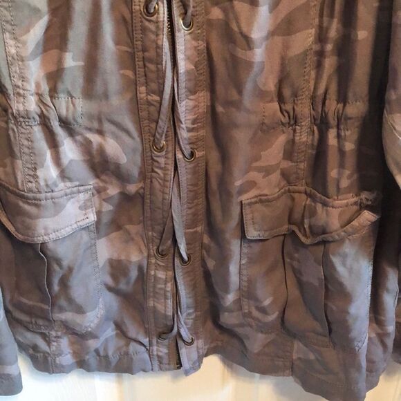 Maurices plus sz 2 camo cargo jacket - Picture 3 of 7